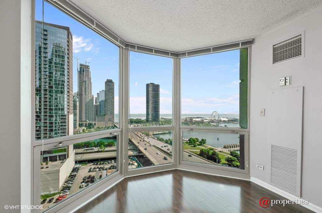 195 N Harbor Drive #1509 Chicago, Illinois 60601 - Living Room