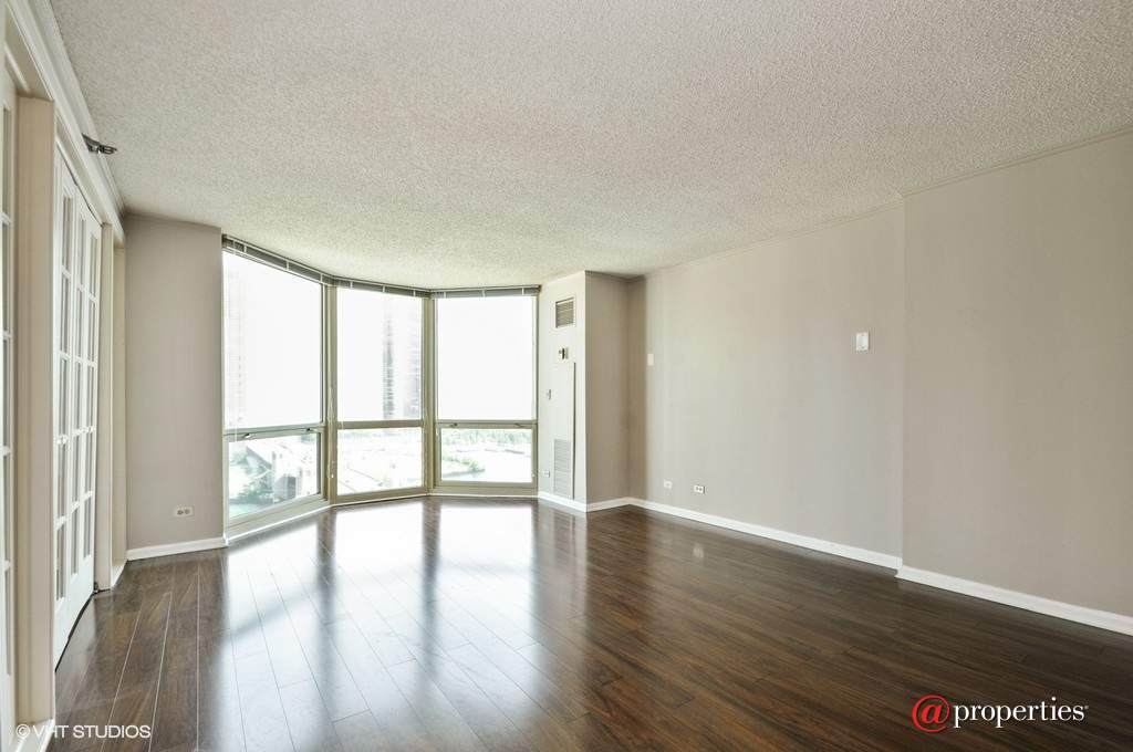 195 N Harbor Drive #1509 Chicago, Illinois 60601 - Living Room