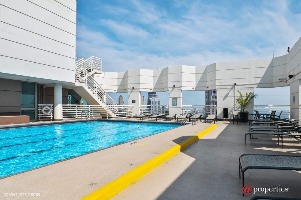 195 N Harbor Drive #1509 Chicago, Illinois 60601 - Pool