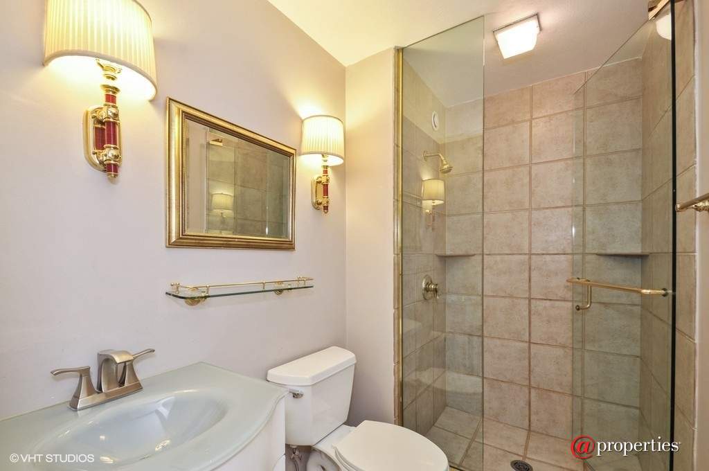 195 N Harbor Drive #1509 Chicago, Illinois 60601 - Bathroom
