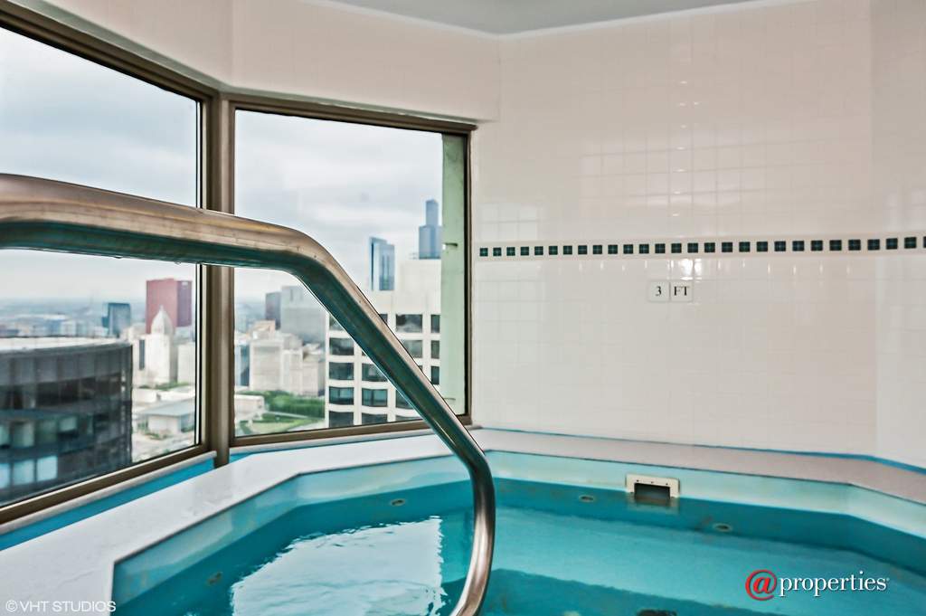 195 N Harbor Drive #1509 Chicago, Illinois 60601 - Hot Tub