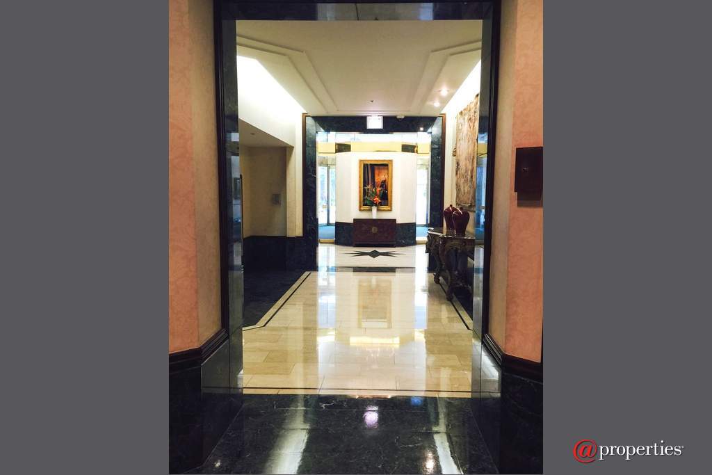 195 N Harbor Drive #1509 Chicago, Illinois 60601 - Building Foyer