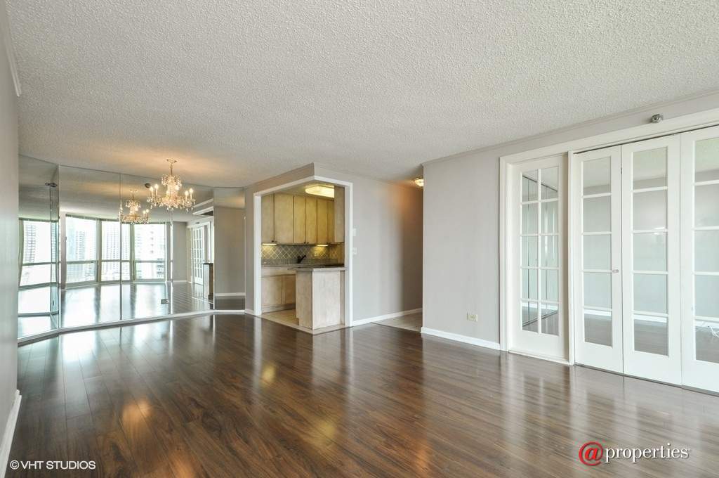 195 N Harbor Drive #1509 Chicago, Illinois 60601 - Living Room / Dining Room