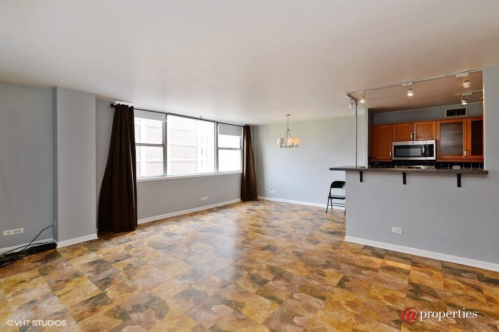 6301 N Sheridan Road #6B Chicago, Illinois 60660 - Great Room