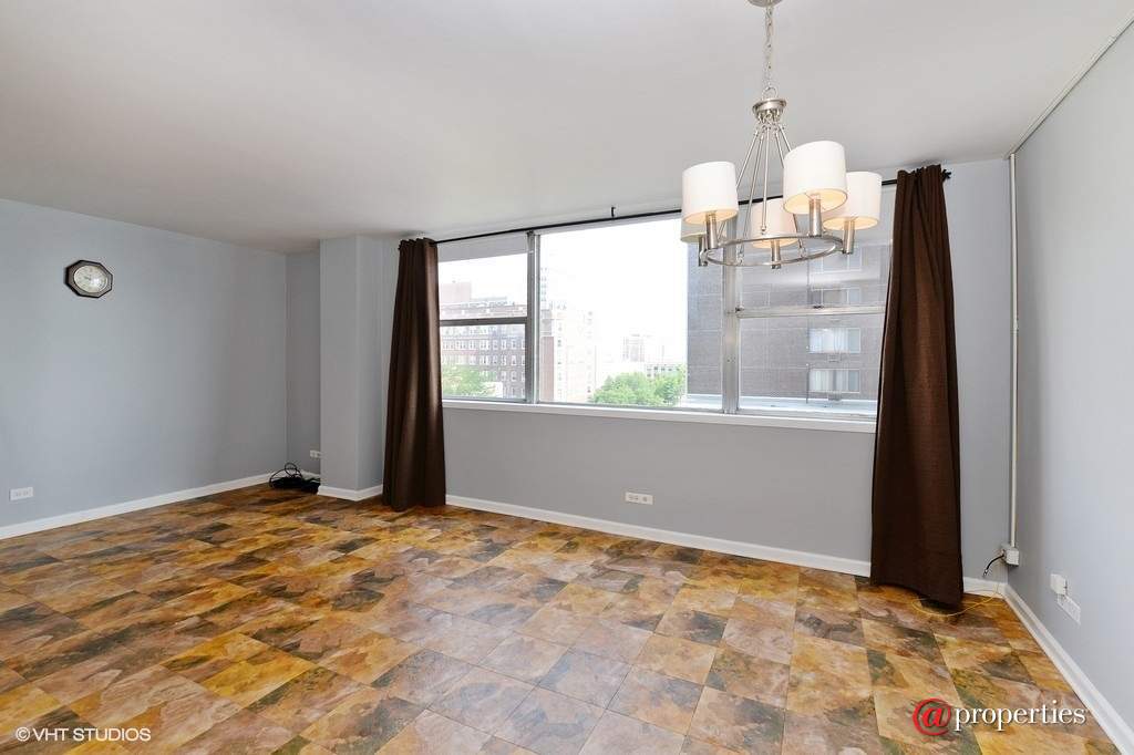 6301 N Sheridan Road #6B Chicago, Illinois 60660 - Living Room / Dining Room