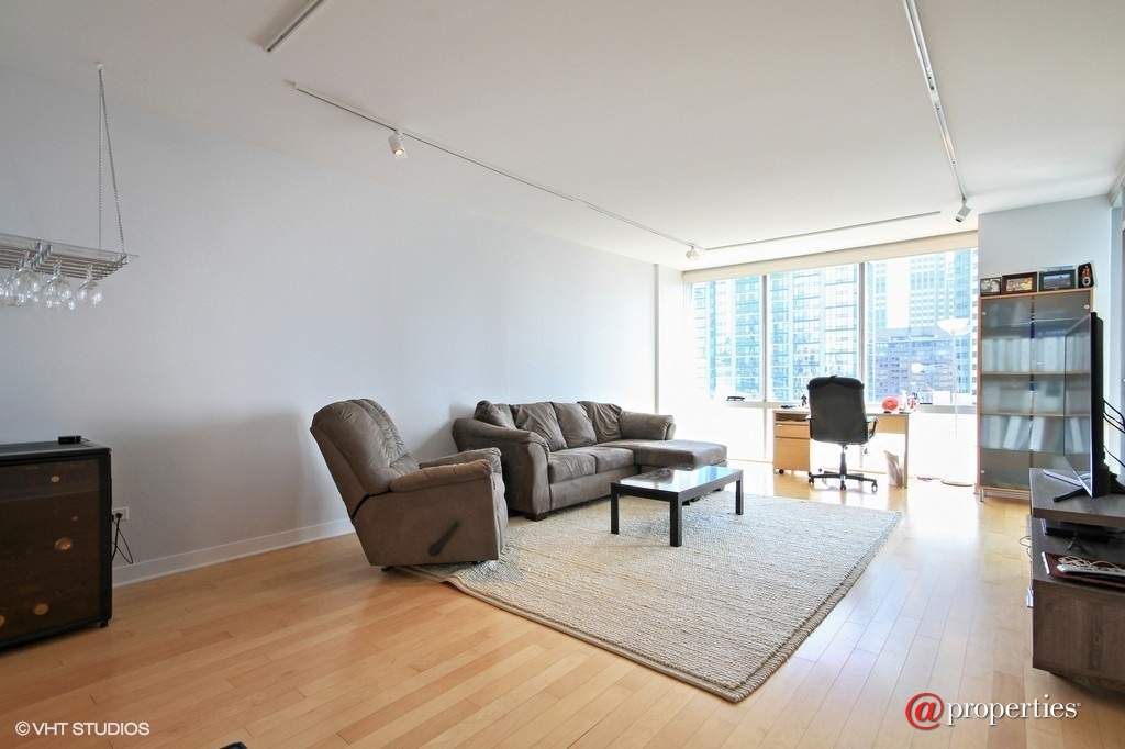 8 E Randolph Street #2802 Chicago, Illinois 60601 - Living Room