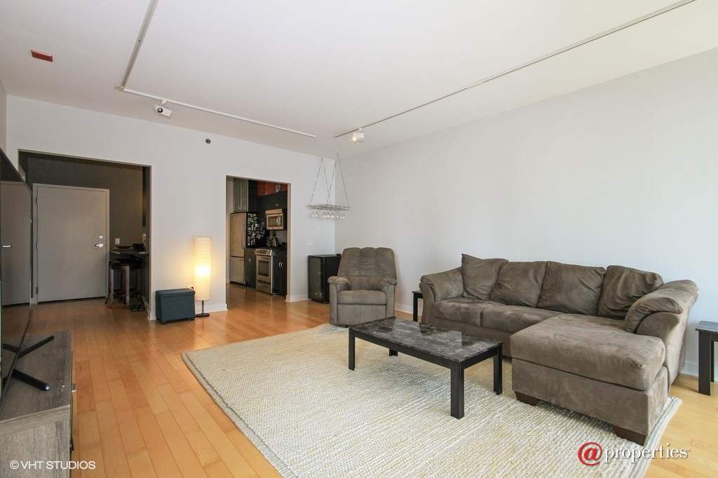 8 E Randolph Street #2802 Chicago, Illinois 60601 - Living Room