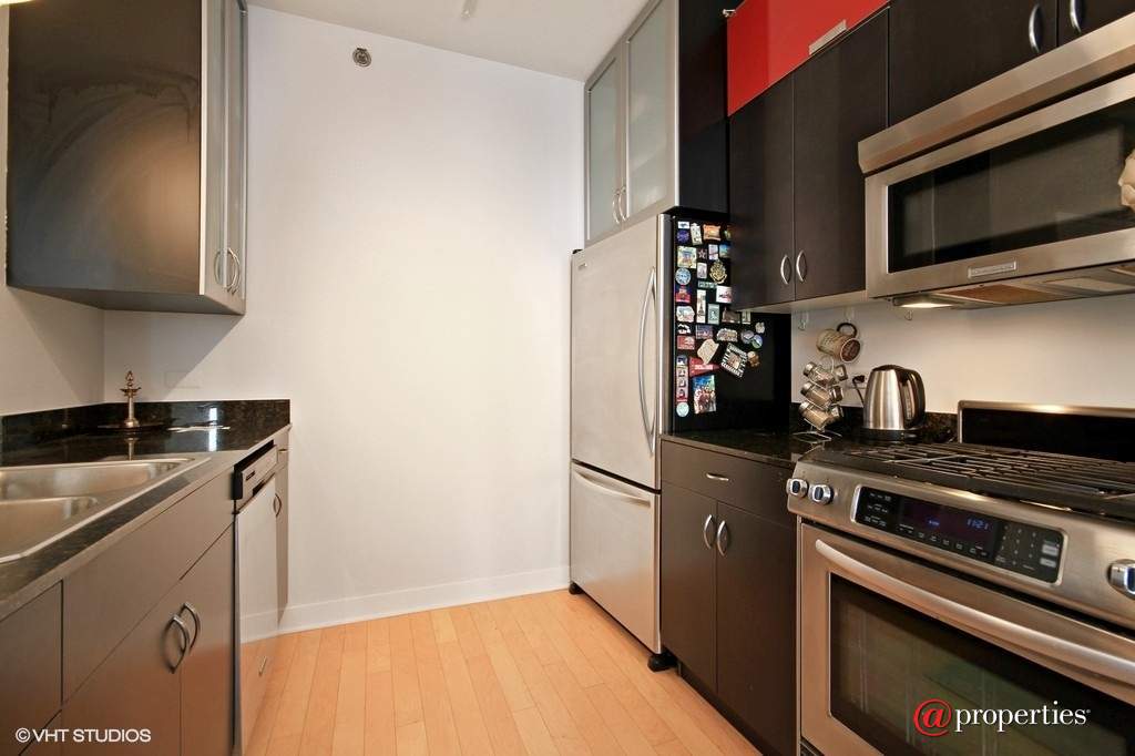 8 E Randolph Street #2802 Chicago, Illinois 60601 - Kitchen
