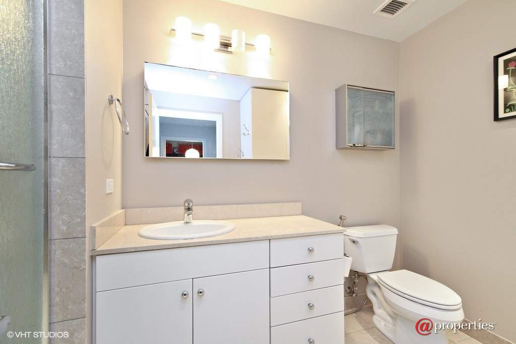 8 E Randolph Street #2802 Chicago, Illinois 60601 - Bathroom