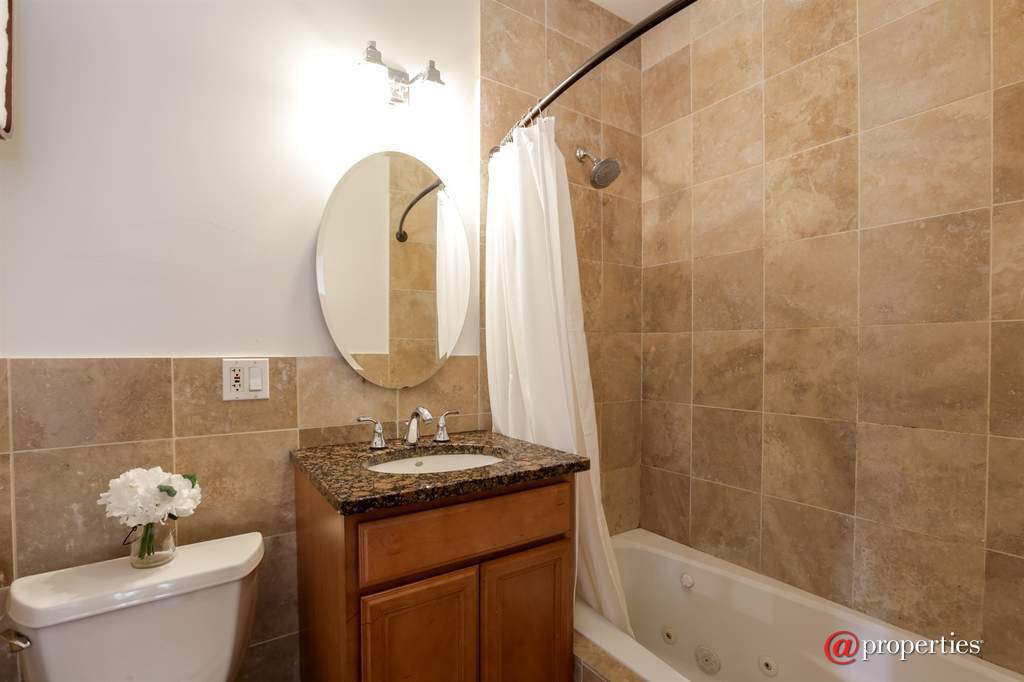 3709 W Altgeld Street #1 Chicago, Illinois 60647 - Master Bathroom