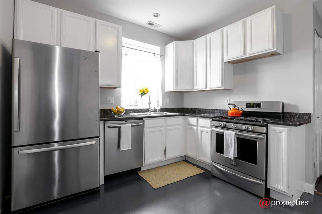 3709 W Altgeld Street #1 Chicago, Illinois 60647 - Kitchen