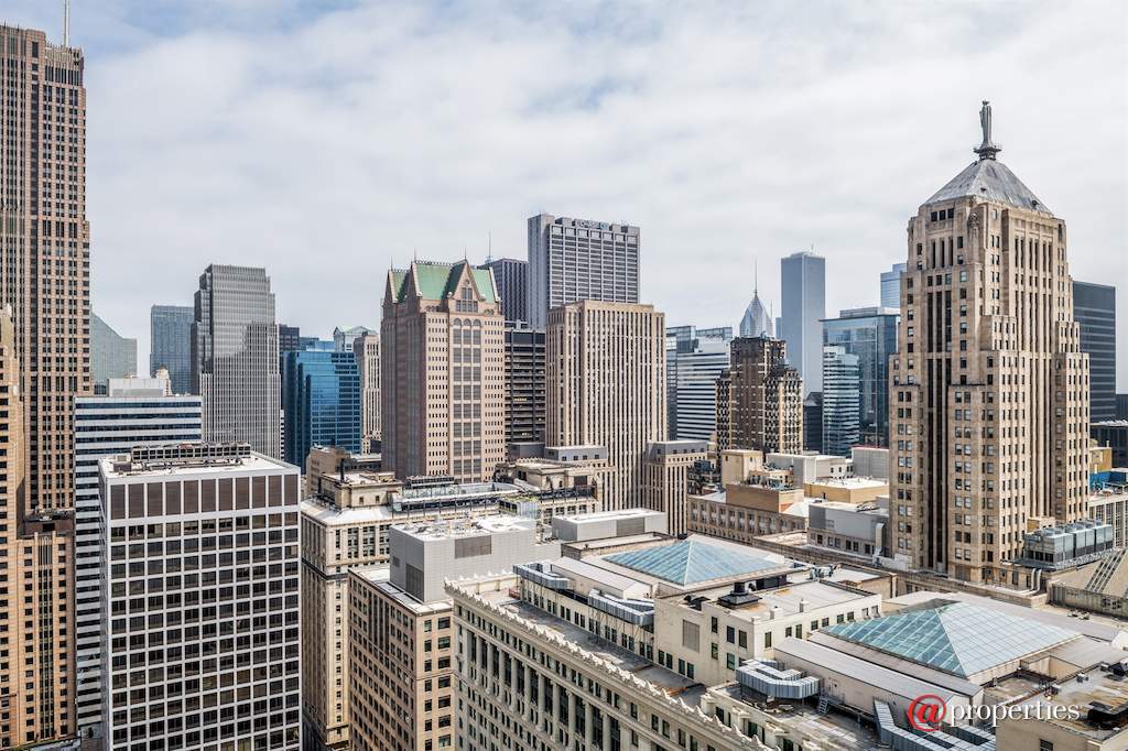 235 W Van Buren Street #4001 Chicago, Illinois 60607 - View