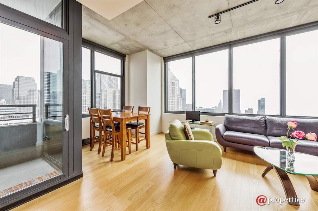 235 W Van Buren Street #4001 Chicago, Illinois 60607 - Living Room / Dining Room