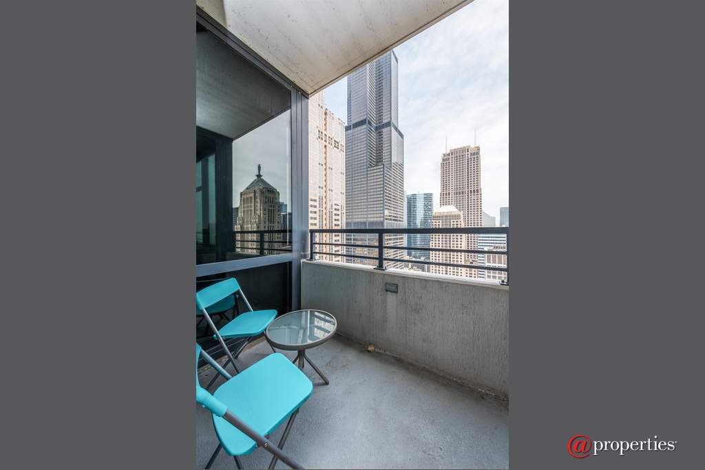 235 W Van Buren Street #4001 Chicago, Illinois 60607 - Balcony
