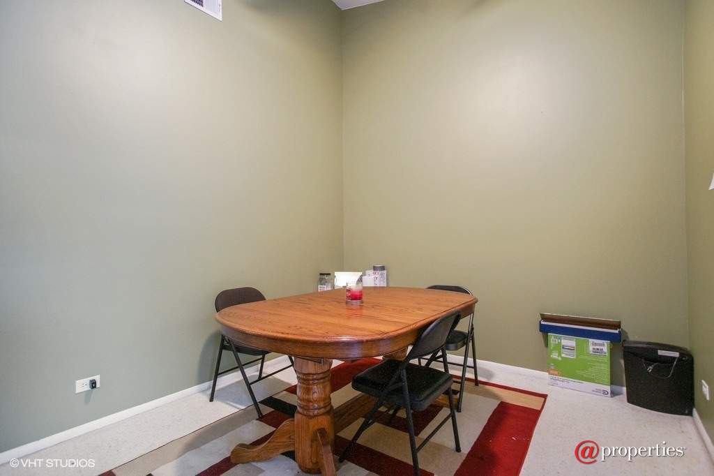 225 Columbia Court #U6 Schaumburg, Illinois 60193 - Dining Room