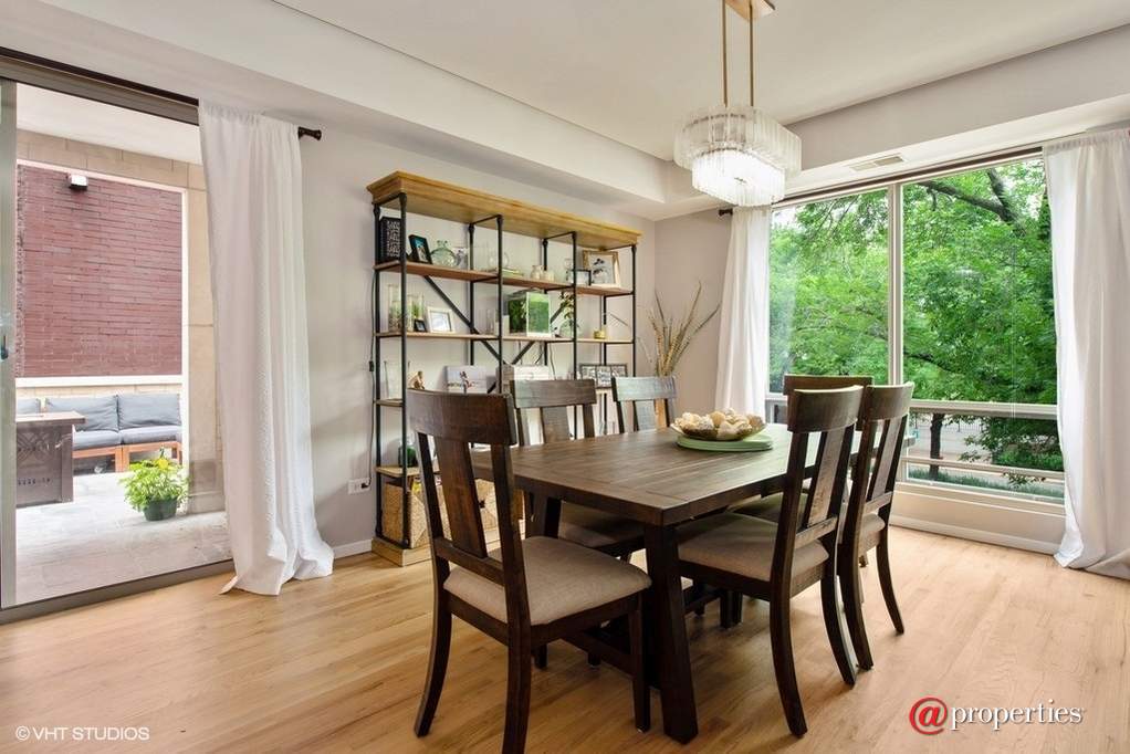 1422 N La Salle Drive #203 Chicago, Illinois 60610 - Dining Room