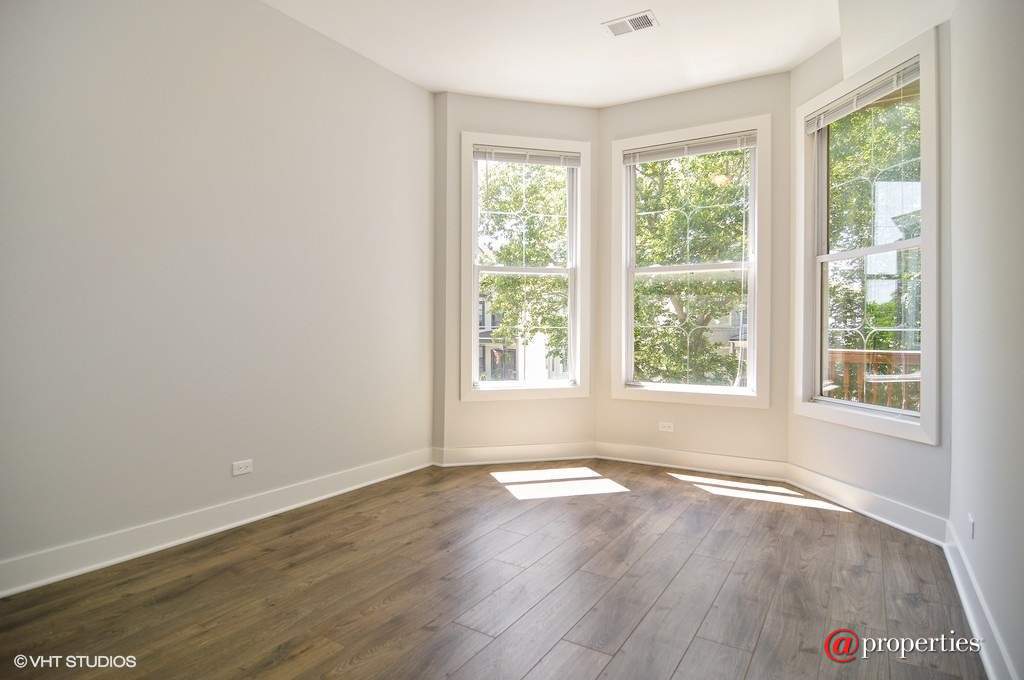 2835 N Avers Avenue Chicago, Illinois 60618 - Master Bedroom