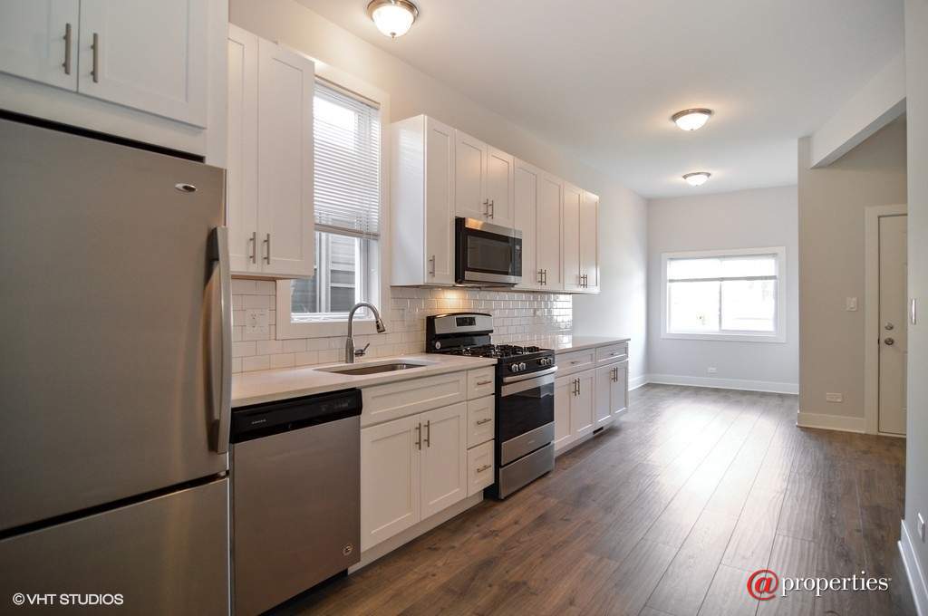 2835 N Avers Avenue Chicago, Illinois 60618 - Kitchen / Breakfast Room