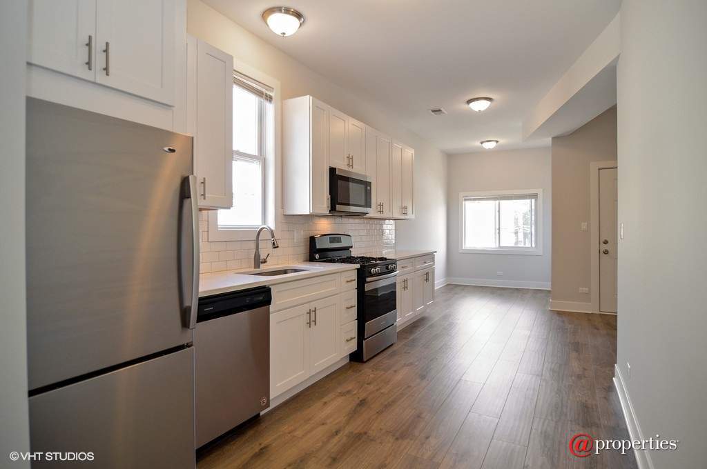 2835 N Avers Avenue Chicago, Illinois 60618 - Kitchen / Breakfast Room