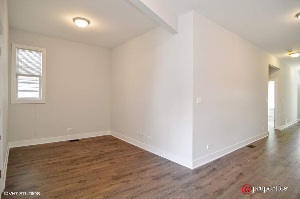 2835 N Avers Avenue Chicago, Illinois 60618 - Dining Room