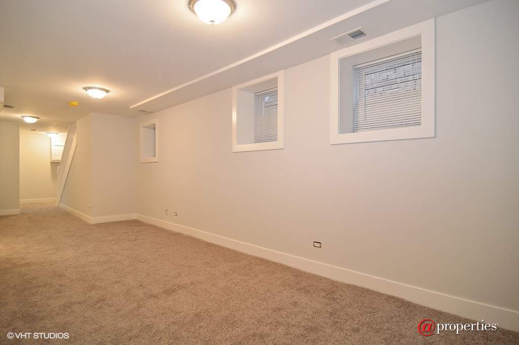 2835 N Avers Avenue Chicago, Illinois 60618 - Family Room
