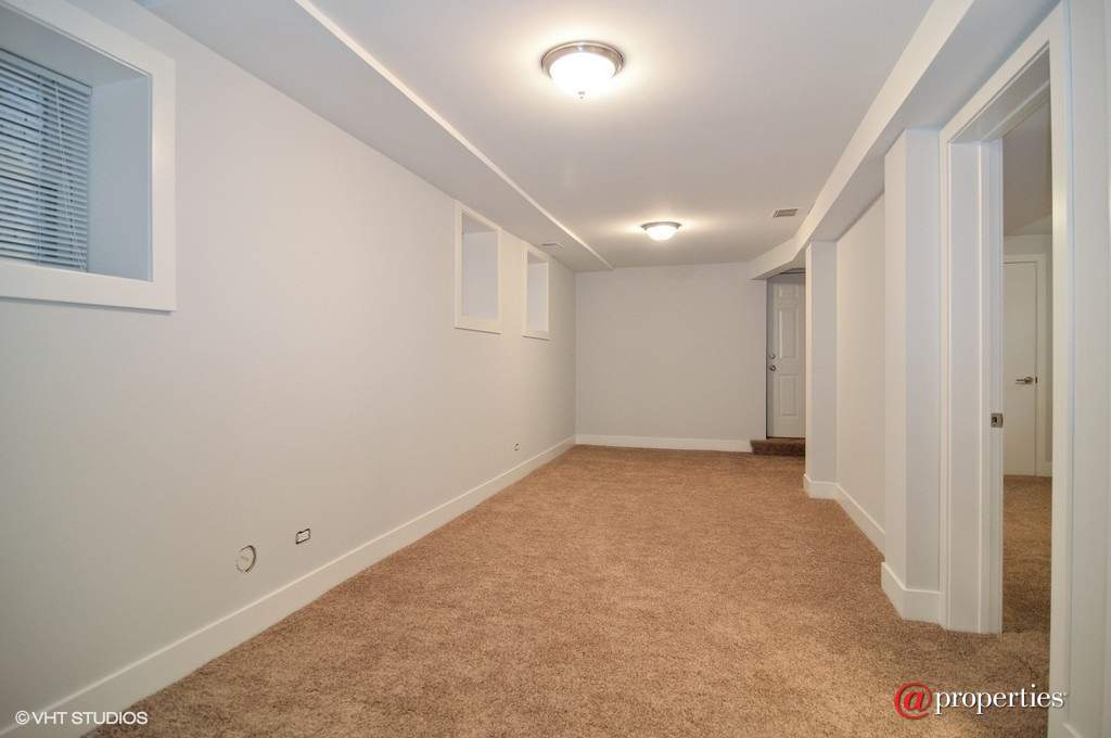 2835 N Avers Avenue Chicago, Illinois 60618 - Family Room