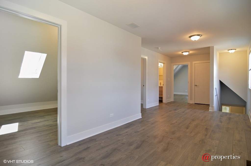 2835 N Avers Avenue Chicago, Illinois 60618 - Family Room