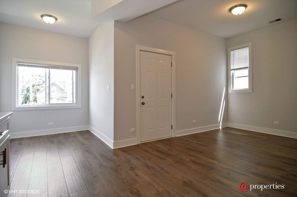 2835 N Avers Avenue Chicago, Illinois 60618 - Dining Area