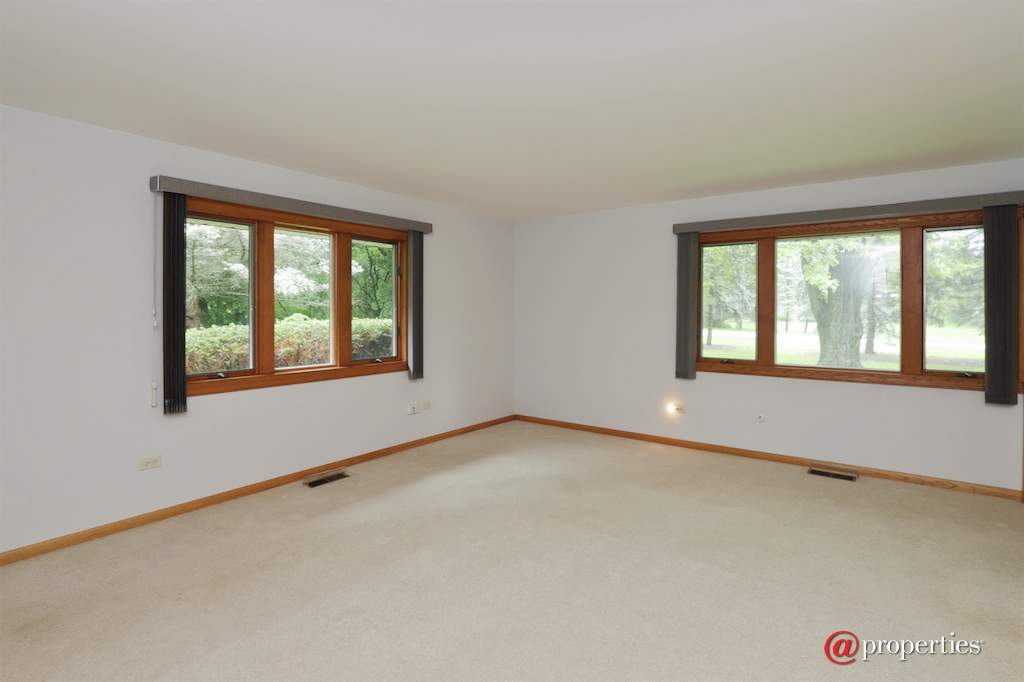 1255 Benson Lane Green Oaks, Illinois 60048 - Escape to the spacious Master Retreat