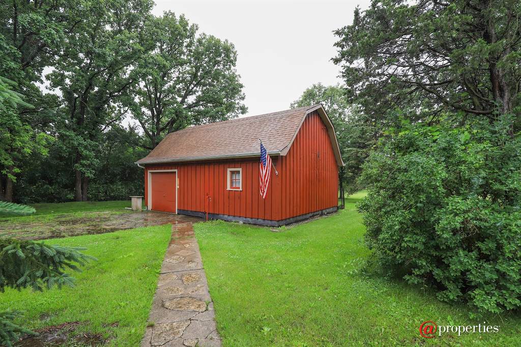 1255 Benson Lane Green Oaks, Illinois 60048 - Picture perfect loft Barn with water and electric