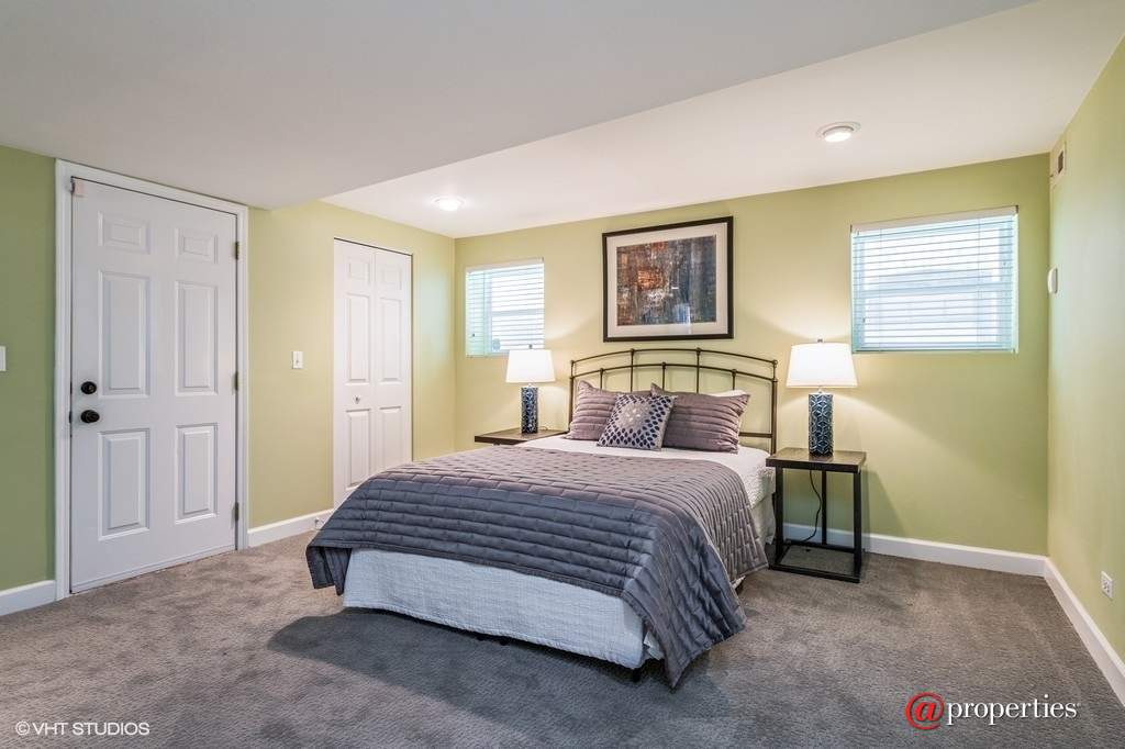 1034 W Oakdale Avenue #1 Chicago, Illinois 60657 - 2nd Bedroom