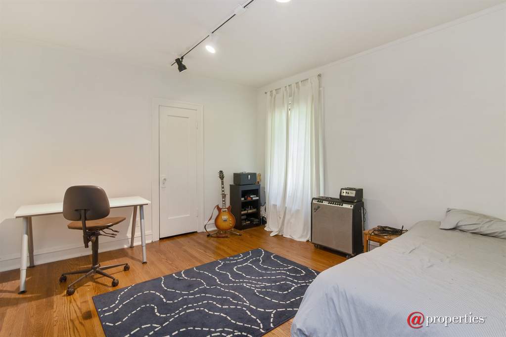 6649 N Rockwell Street Chicago, Illinois 60645 - 2nd Bedroom