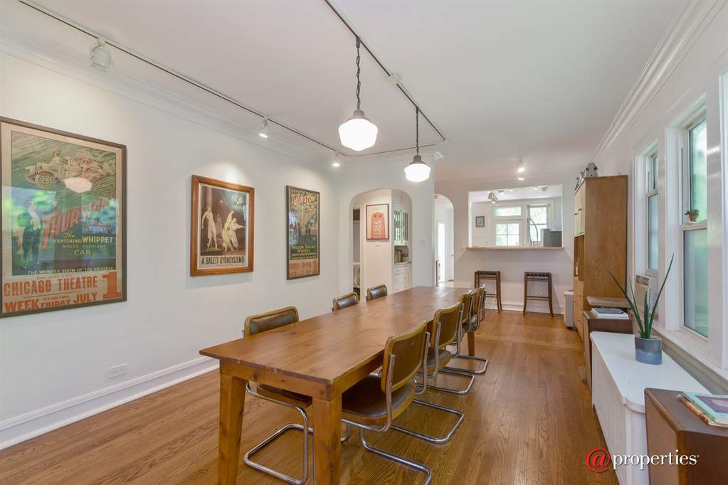 6649 N Rockwell Street Chicago, Illinois 60645 - Dining Area