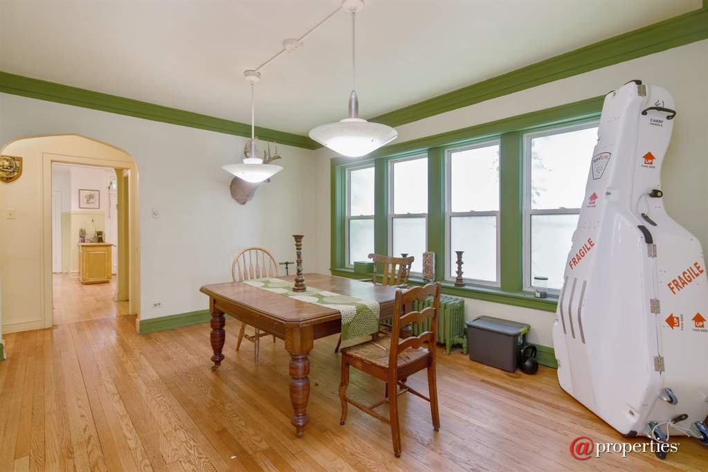 6649 N Rockwell Street Chicago, Illinois 60645 - Dining Room