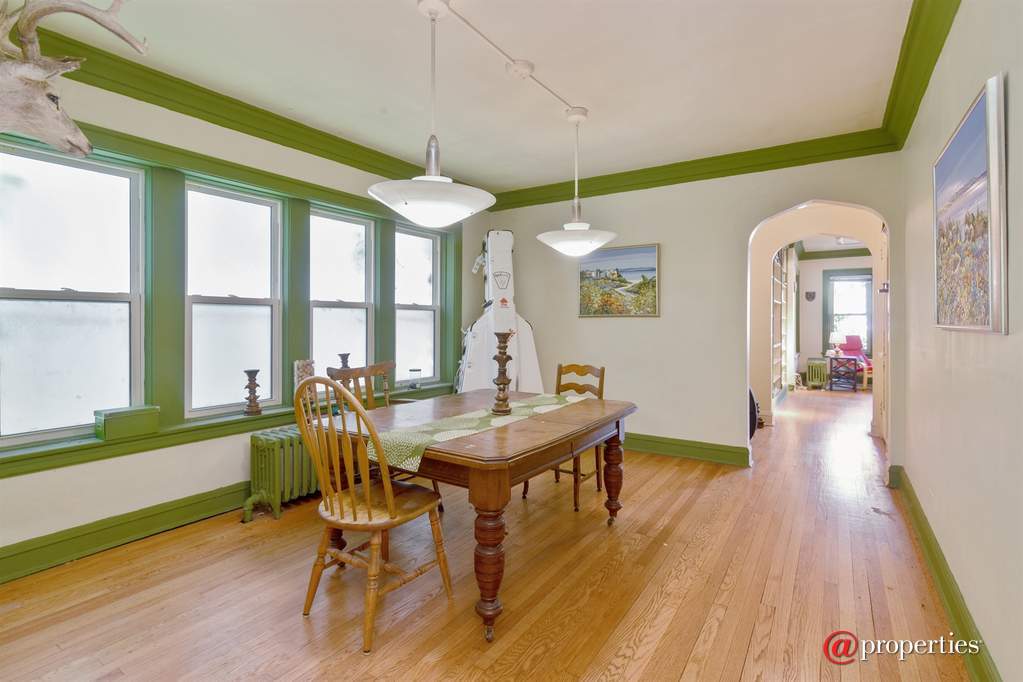 6649 N Rockwell Street Chicago, Illinois 60645 - Dining Room