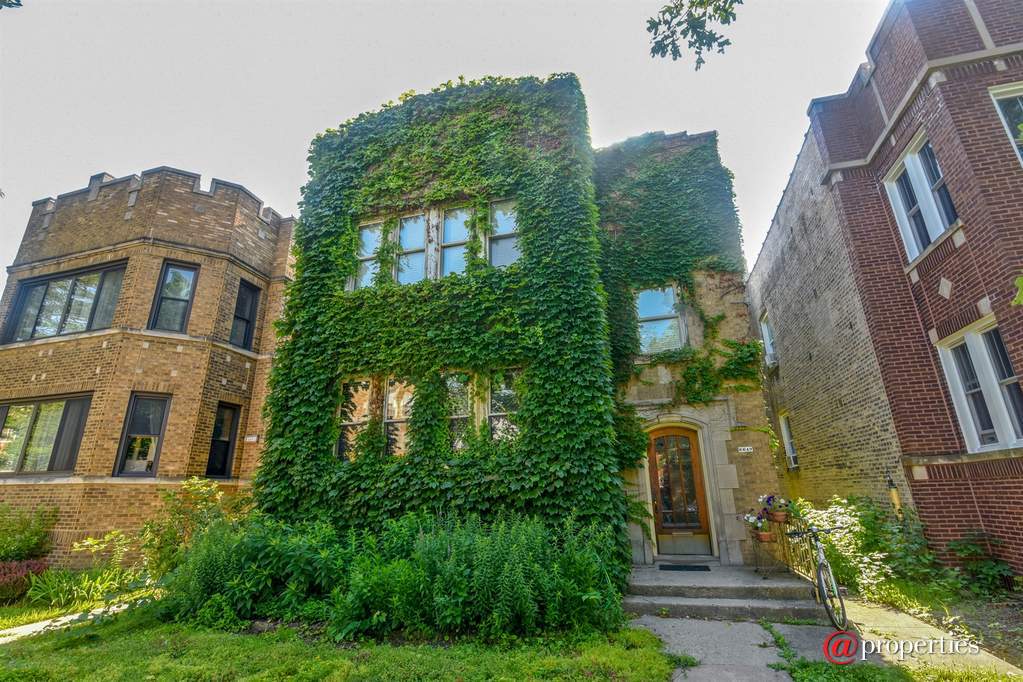 6649 N Rockwell Street Chicago, Illinois 60645 - Front View