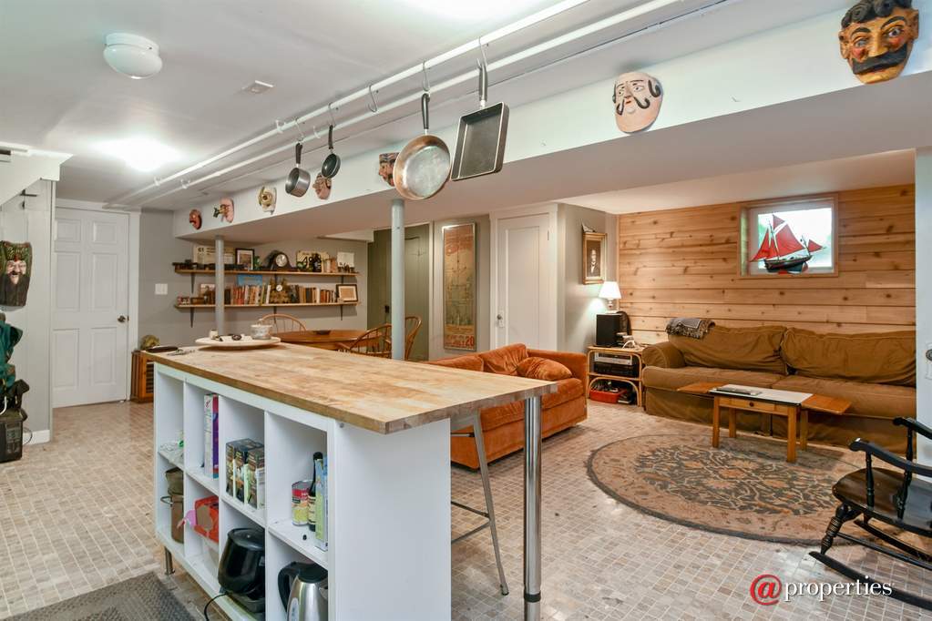 6649 N Rockwell Street Chicago, Illinois 60645 - Kitchen / Living Room