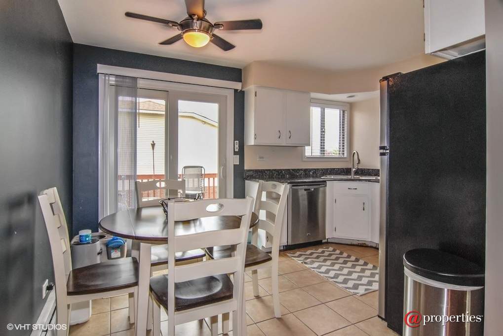 370 Echo Lane #3 Aurora, Illinois 60504 - Kitchen / Breakfast Room
