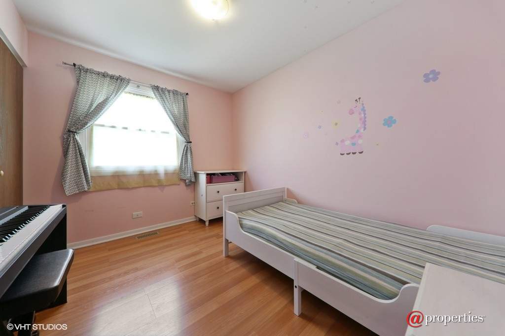 530 Springhill Circle Naperville, Illinois 60563 - 2nd Bedroom
