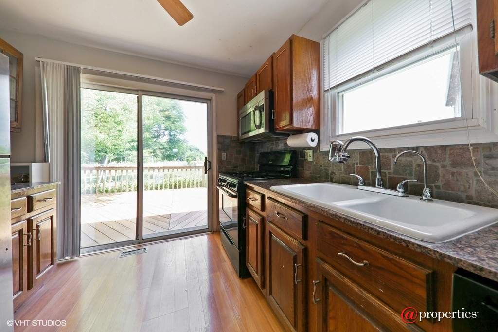 530 Springhill Circle Naperville, Illinois 60563 - Kitchen
