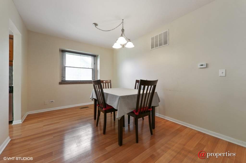 530 Springhill Circle Naperville, Illinois 60563 - Dining Room