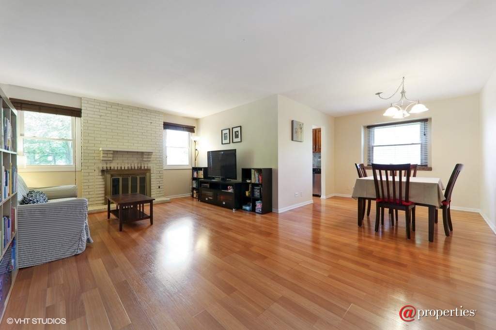 530 Springhill Circle Naperville, Illinois 60563 - Family Room
