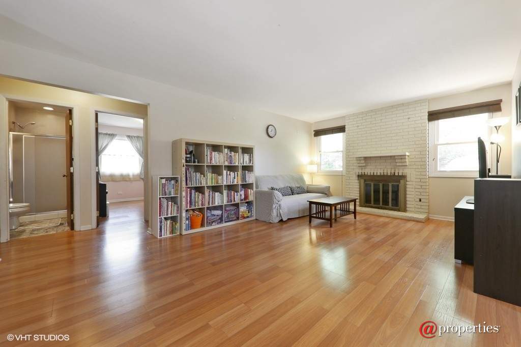 530 Springhill Circle Naperville, Illinois 60563 - Family Room