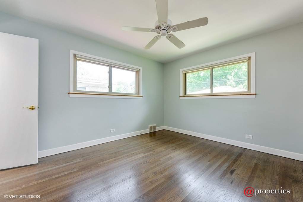 2421 Crawford Avenue Evanston, Illinois 60201 - Master Bedroom