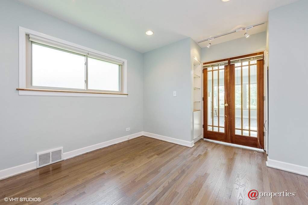 2421 Crawford Avenue Evanston, Illinois 60201 - 3rd bedroom/office