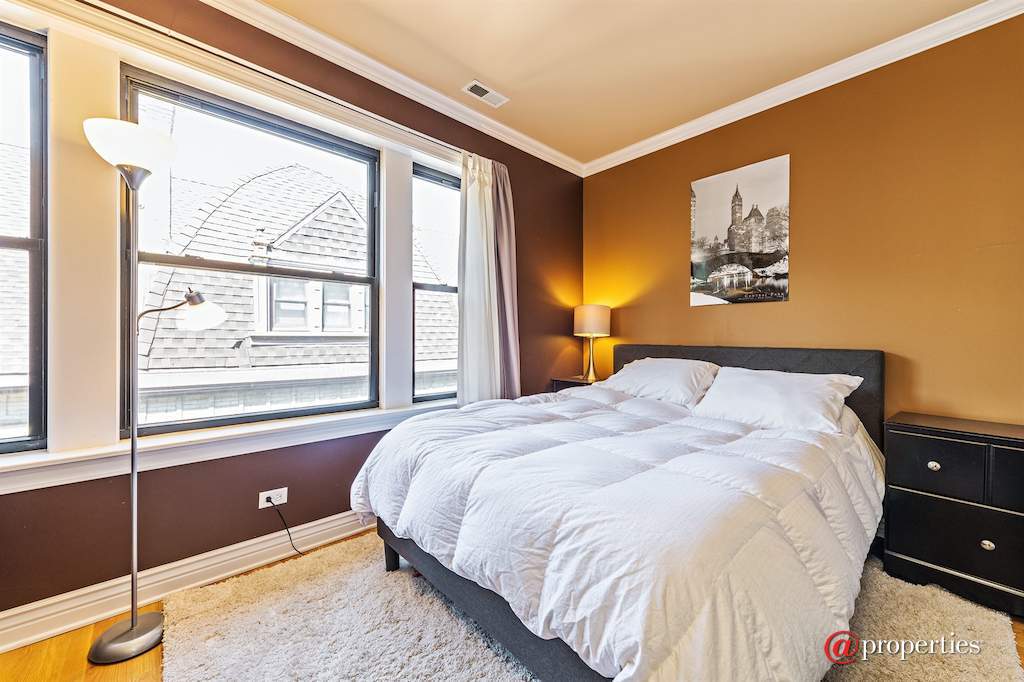 550 W Deming Place #3 Chicago, Illinois 60614 - Bedroom