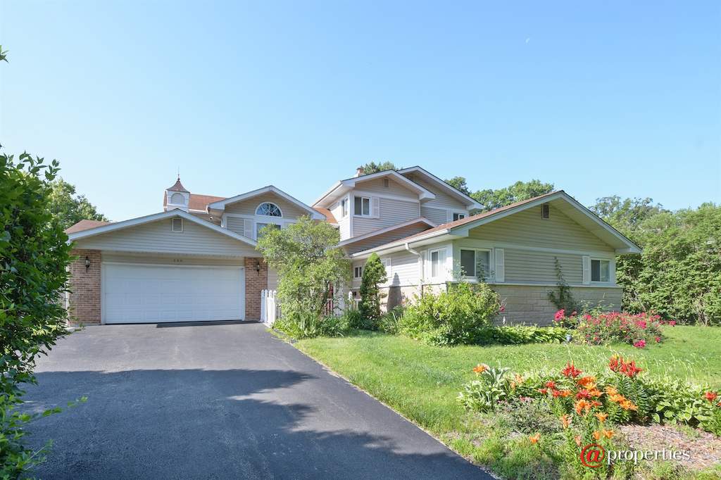 590 Old Elm Road Highland Park, Illinois 60035 - Front View