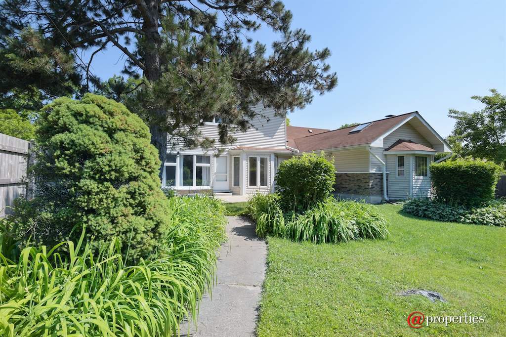 590 Old Elm Road Highland Park, Illinois 60035 - Rear View