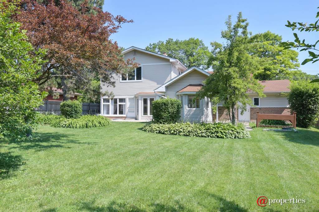 590 Old Elm Road Highland Park, Illinois 60035 - Rear View