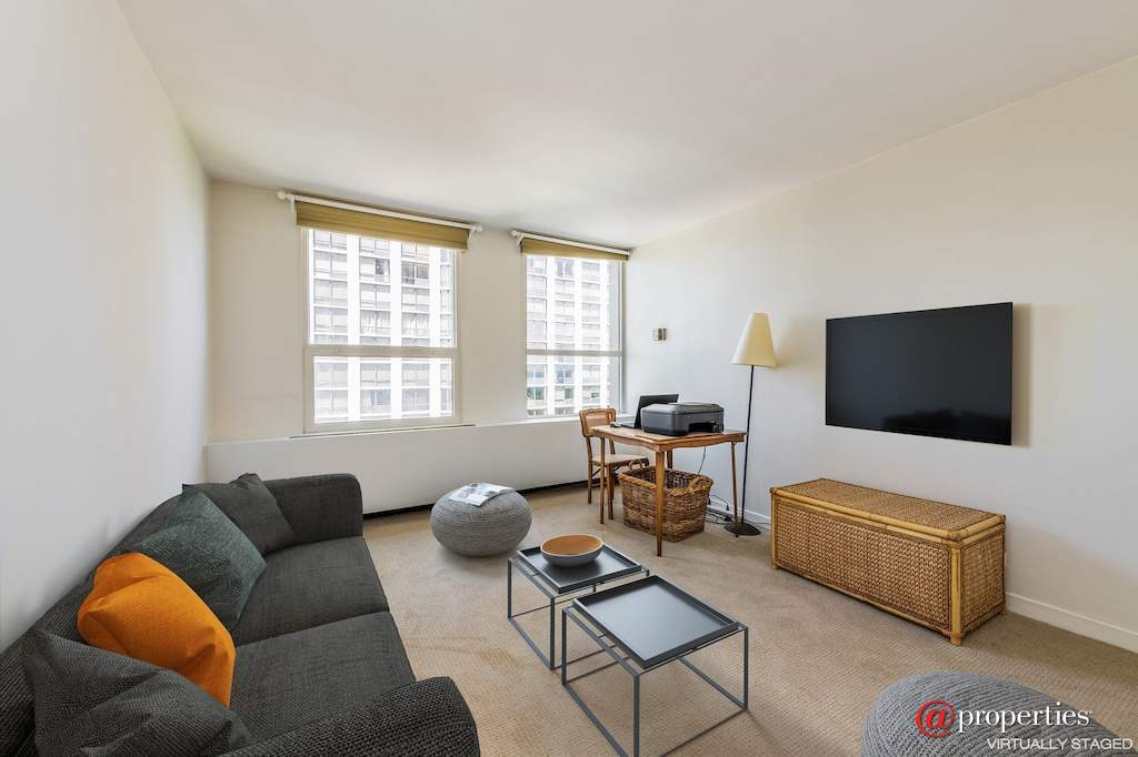 2626 N Lakeview Avenue #1301 Chicago, Illinois 60614 - 2nd Bedroom